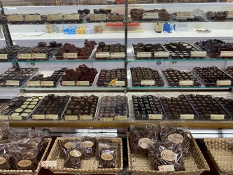 Pulakos Chocolate Display feb 2023 MM
